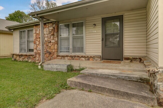 Building Photo - 2520 S Fort Ave