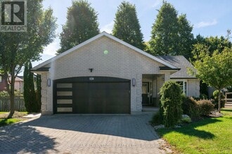 Building Photo - 126 Mountainview Crescent