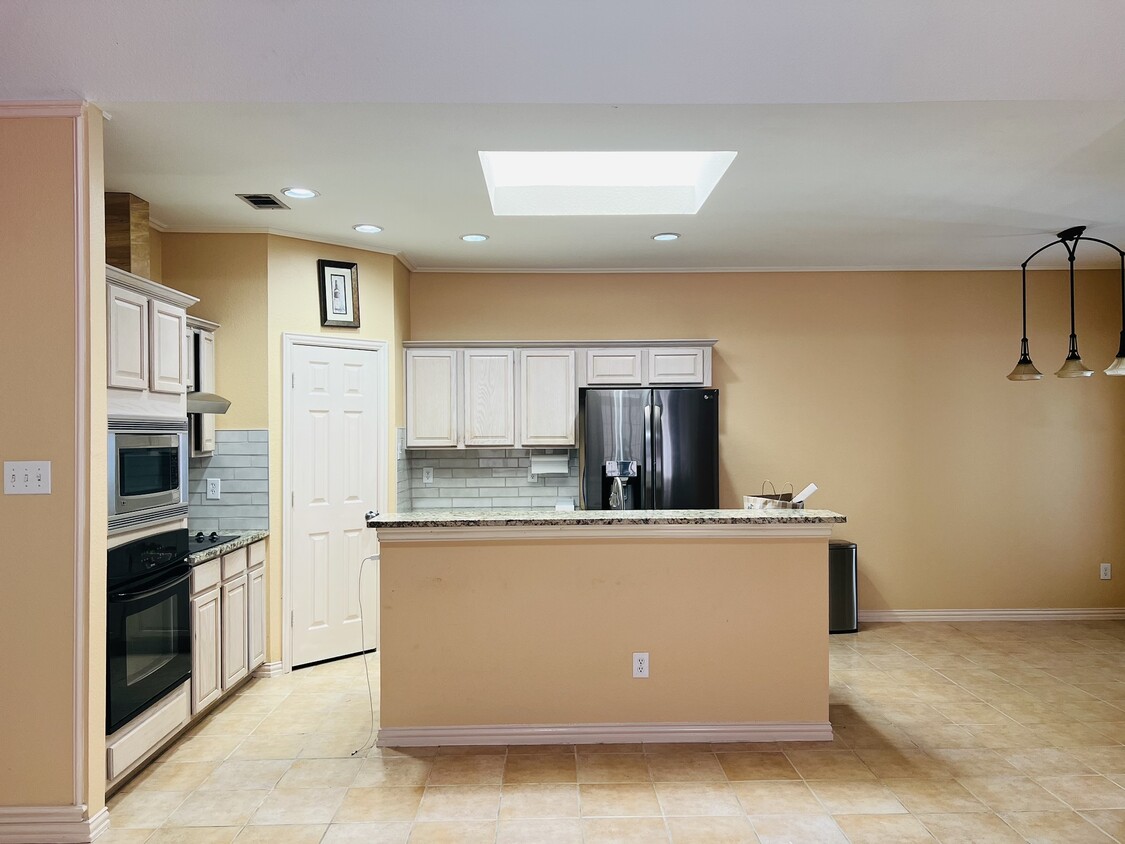 Primary Photo - 9512 Valley Ranch Pkwy W