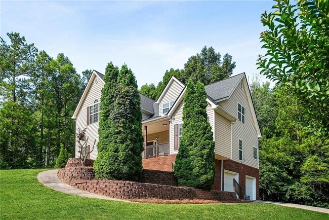 Building Photo - 176 Oak Leaf Dr