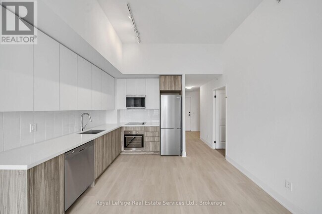 Building Photo - 2481 Taunton Rd