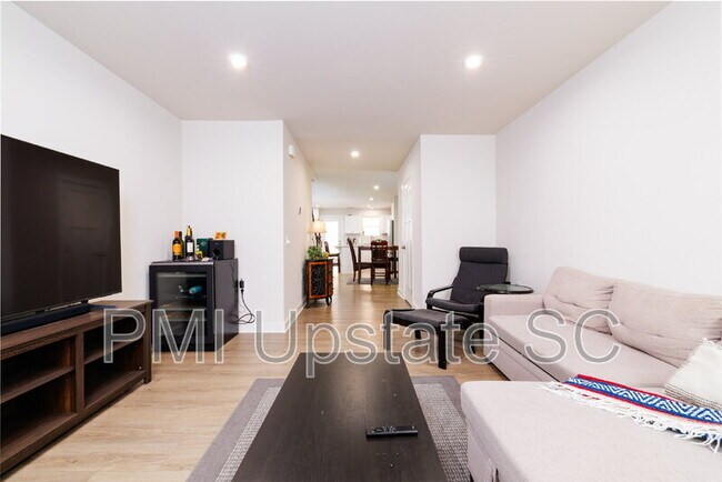 Building Photo - 413 Camarillo Ln