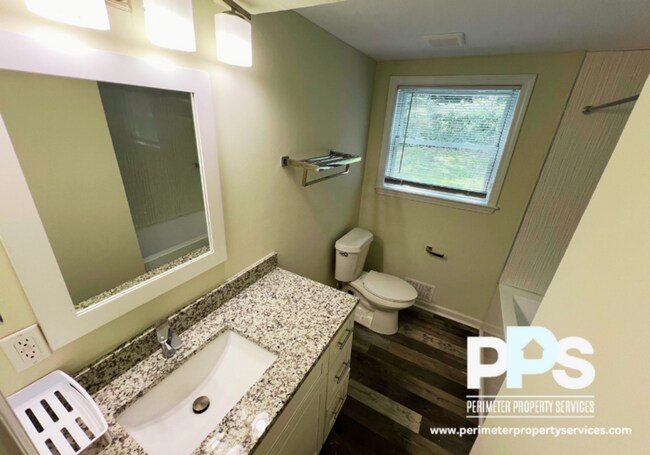 Foto del edificio - 1784 Temple Ave