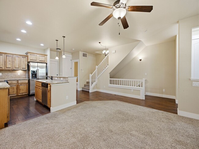 Foto del edificio - Gorgeous 3-Story Townhome in Excellent Fort Collins Location!