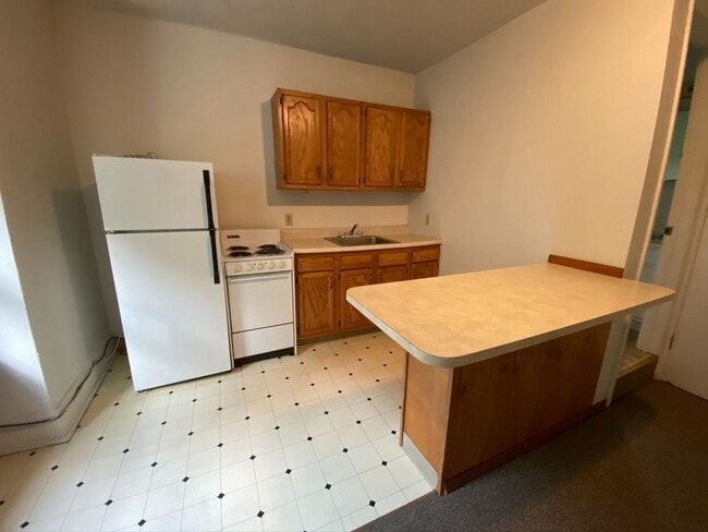 Spacious 1 Bedroom Apartment in South Oakland! Call Today to Schedule an Appointment! - Spacious 1 Bedroom Apartment in South Oakland! Call Today to Schedule an Appointment!