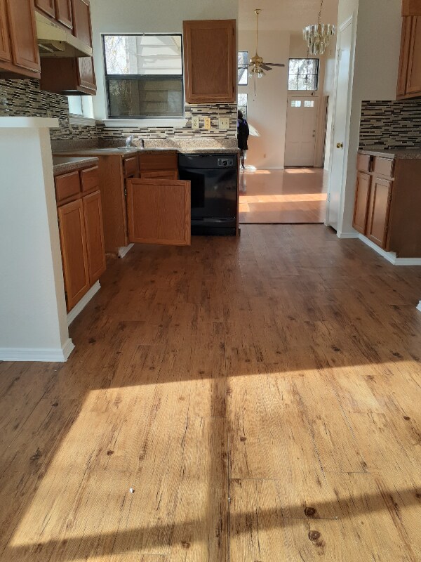 Foto del edificio - 6509 Devine Dr