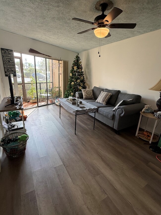 Foto del edificio - 2069 NE Collins Cir