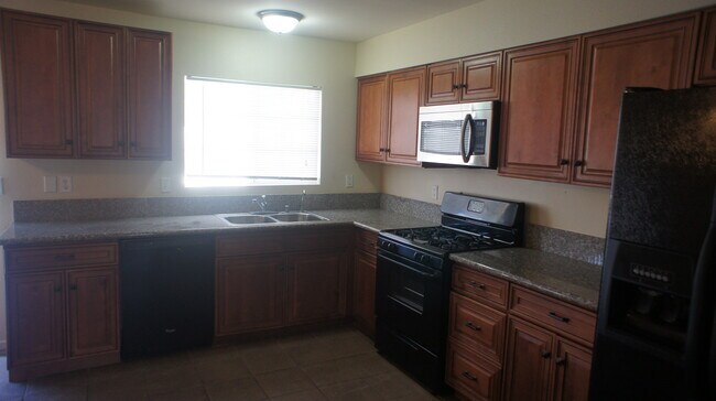 Building Photo - Charming 3Bed/2Bath/2Car residence with gated pool located in E. Las Vegas