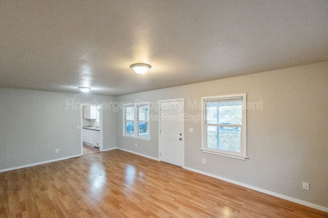 Foto del edificio - 111 S Barker Rd