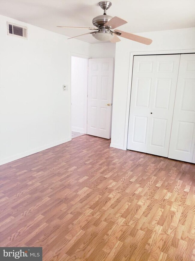 Foto del edificio - 107 Meadow Woods Ln
