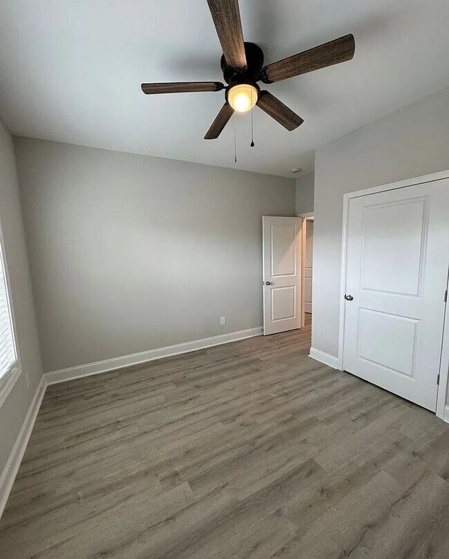 Foto del edificio - 308 Hillview Mls Blvd