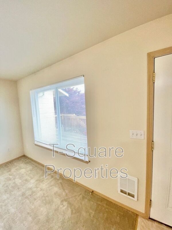 Foto del edificio - 717 Cedar Ave