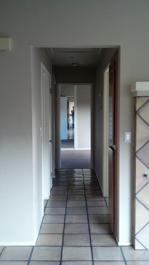 Building Photo - Great Two Bedroom, Two Bathroom Upstairs C...