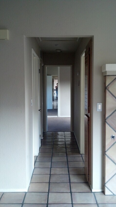 Foto del edificio - Great Two Bedroom, Two Bathroom Upstairs C...