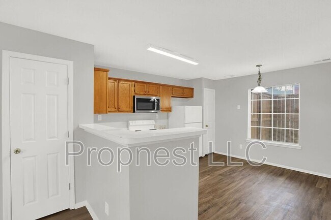 Building Photo - 817 Barrington Woods Cove