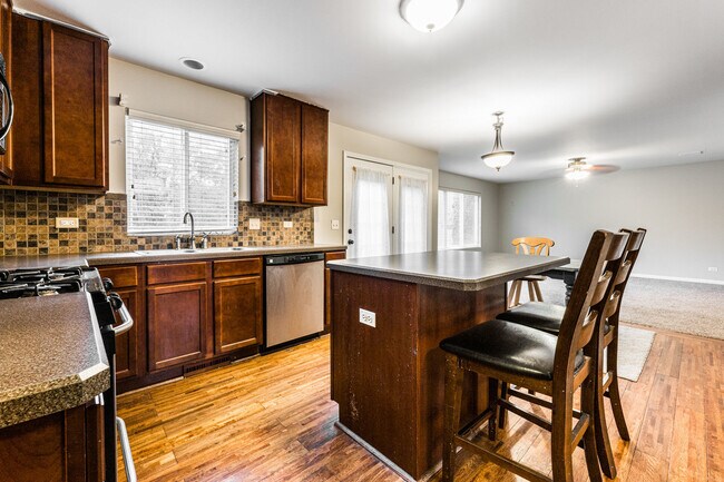 Building Photo - 713 Sunglow Ct