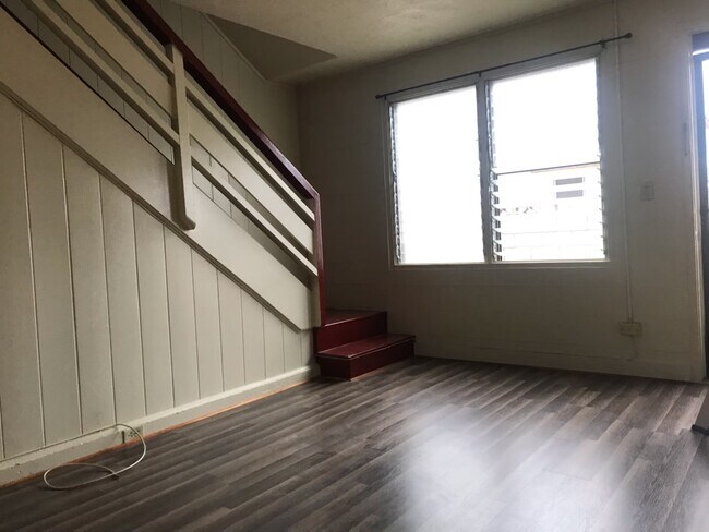 Building Photo - 713 Menehune Ln