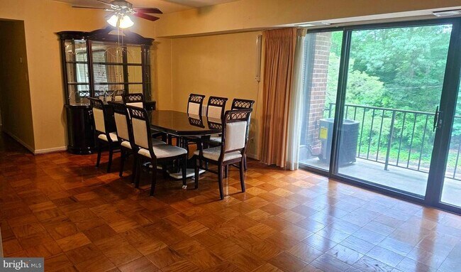 Foto del edificio - 4408 Island Pl