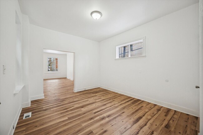 Foto del edificio - Germantown 4 Bedroom House- Half Bath on the First Floor!