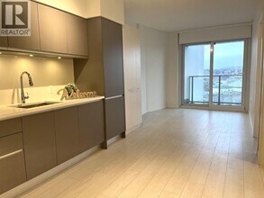 Building Photo - 180 E 2nd Ave