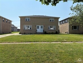 Building Photo - 366 Carmen Rd