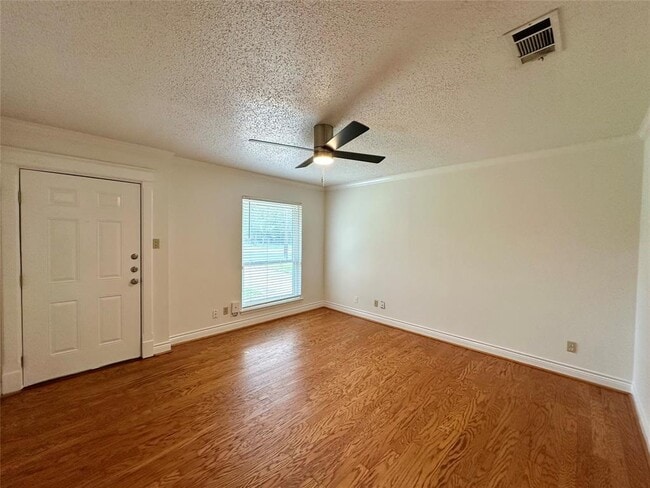 Building Photo - 208 E Lisa Dr