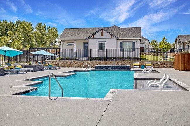 Building Photo - 5553 Lockhart Ln