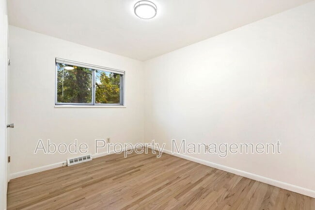 Foto del edificio - 328 N Roosevelt Ave