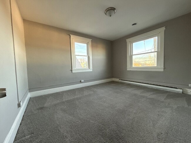 Building Photo - 1309 Linden Ave