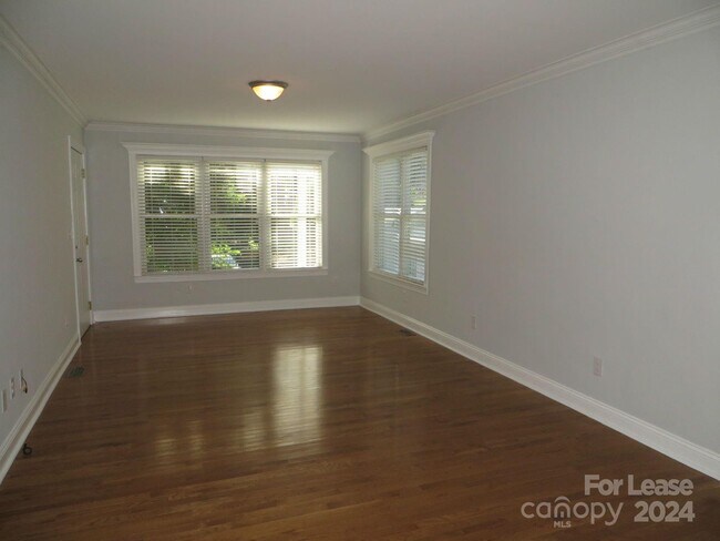 Building Photo - 6735 Dixie River Rd