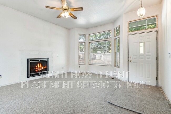 Foto del edificio - 2256 N Pawnee Ln