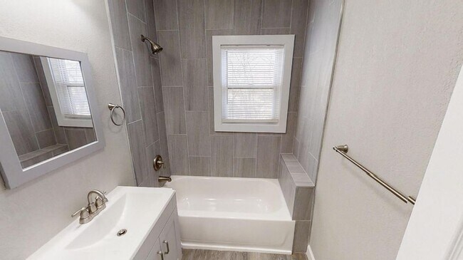 Building Photo - 4029 Paseo Blvd - 2