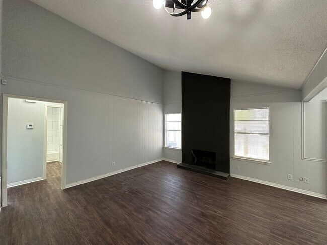 Foto del edificio - 5601 Purple Sage Dr