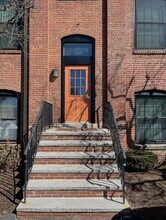 Building Photo - 21 Linden St