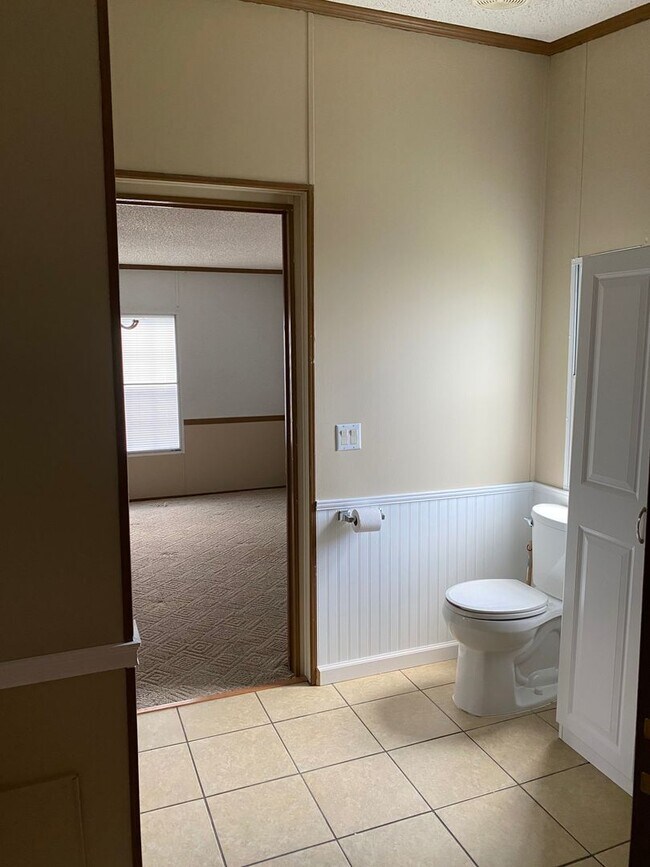 Foto del edificio - Come take a look at this 3-bedroom 2-bathr...