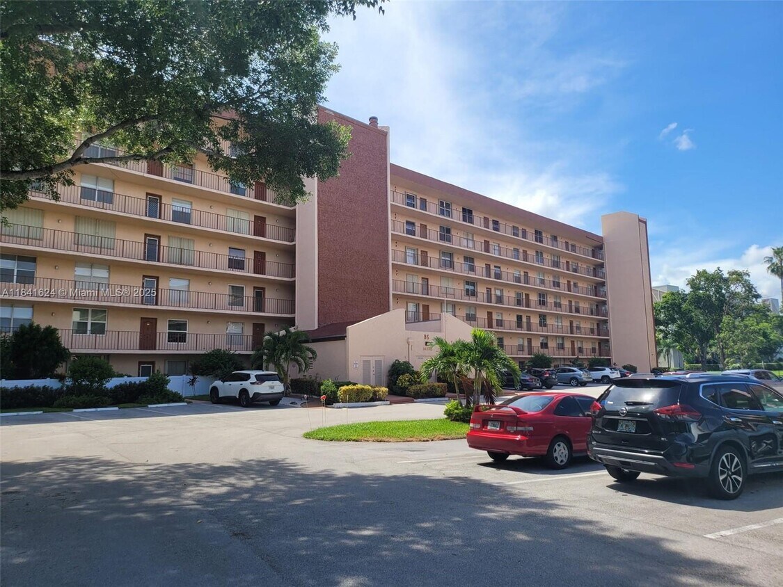 Foto principal - 14575 Bonaire Blvd