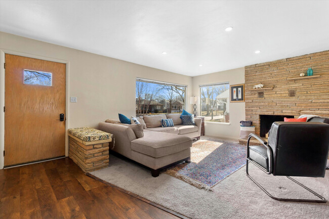 Building Photo - 5415 N Lydell St