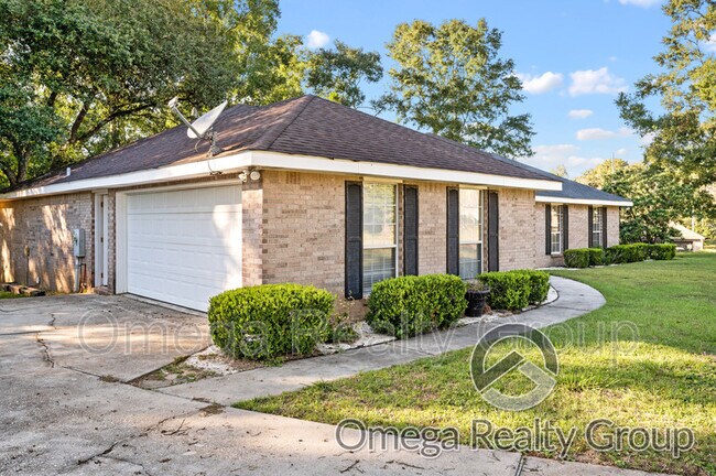 Building Photo - 8915 Hillside Cir W