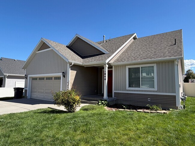Building Photo - 848 N 440 W