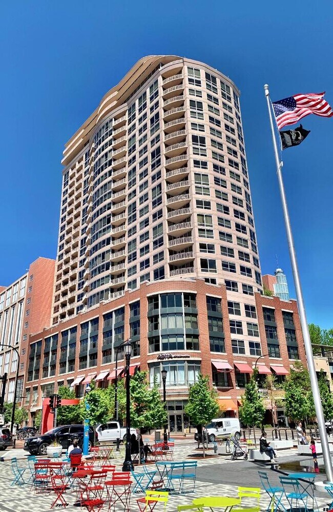 Building Photo - 807 Davis St