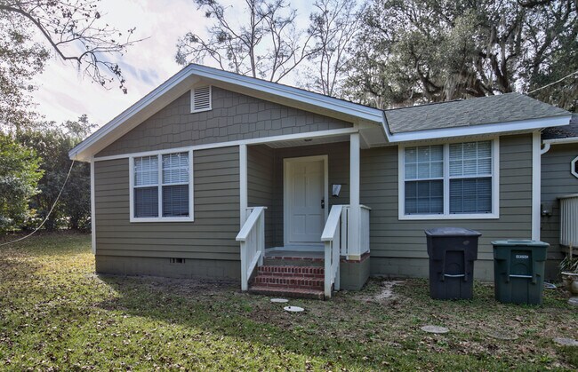 Photo - 2002 Apartment