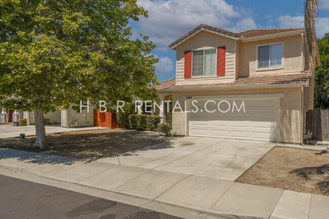 Foto del edificio - Charming 3-Bed, 2.5-Bath Home in One of Tr...