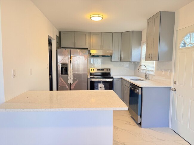 Foto del edificio - 15-75-75 208th Pl