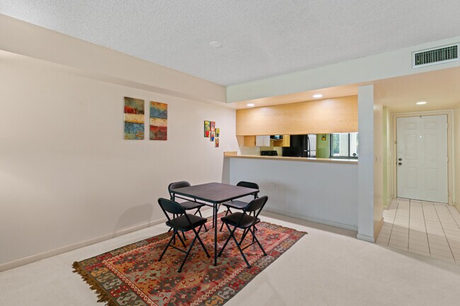 Foto del edificio - 2621 Village Blvd