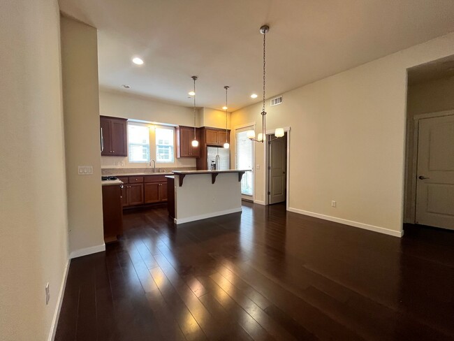 Foto del edificio - Spacious & Updated 3 Bedroom Home Walking ...