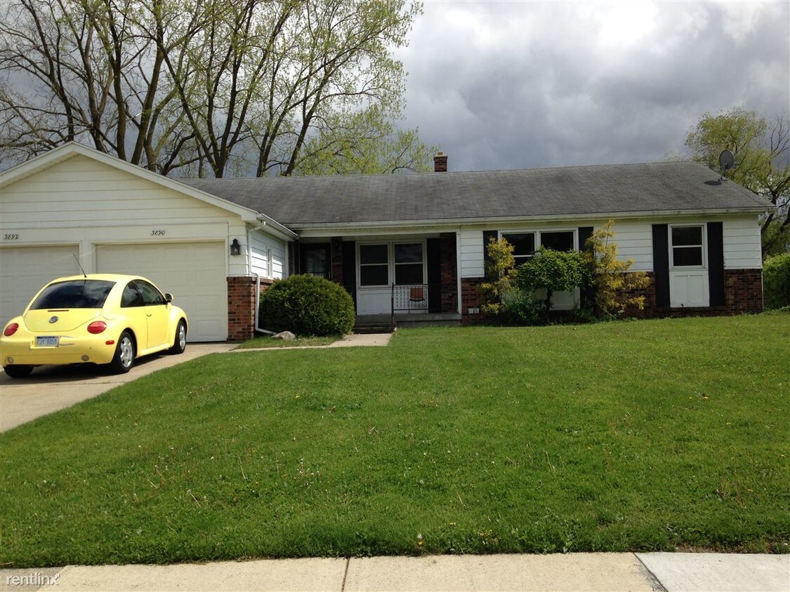 Primary Photo - 3890 Camelot Dr SE