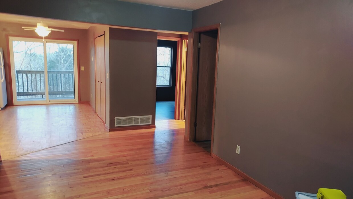 Living Room & Kitchen - 4748 Tishomingo Rd