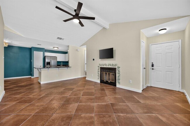 Building Photo - 801 Kavanagh Dr