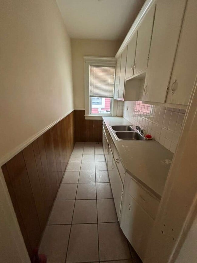 Building Photo - 17 Edson St