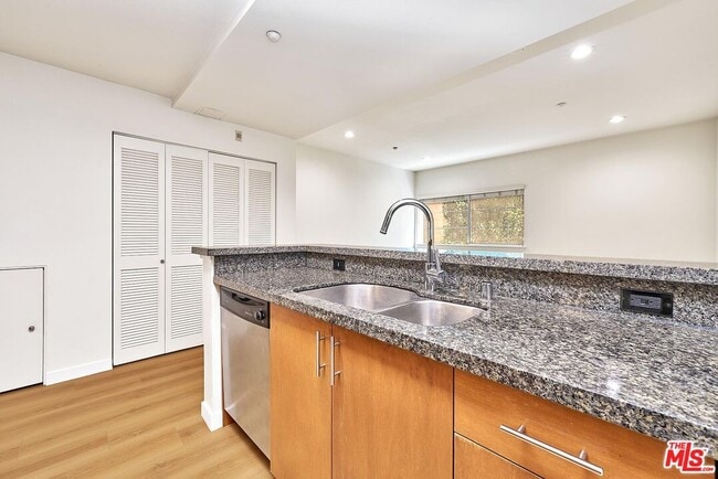 Foto del edificio - 2864 Sunset Pl